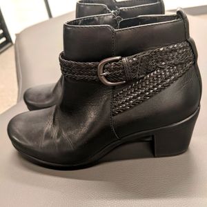 Abeo booties size 6.5